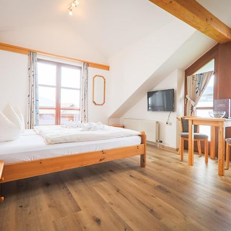 Restaurant - Cafe - Pension Hassler Berg im Drautal Buitenkant foto