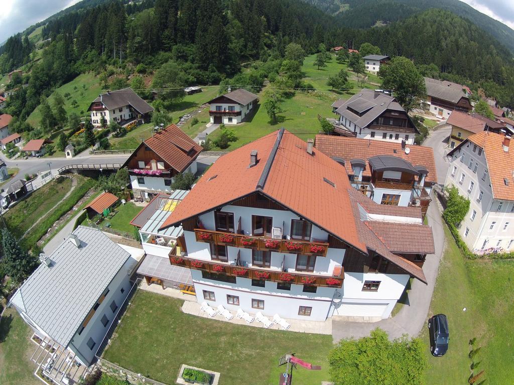Restaurant - Cafe - Pension Hassler Berg im Drautal Buitenkant foto