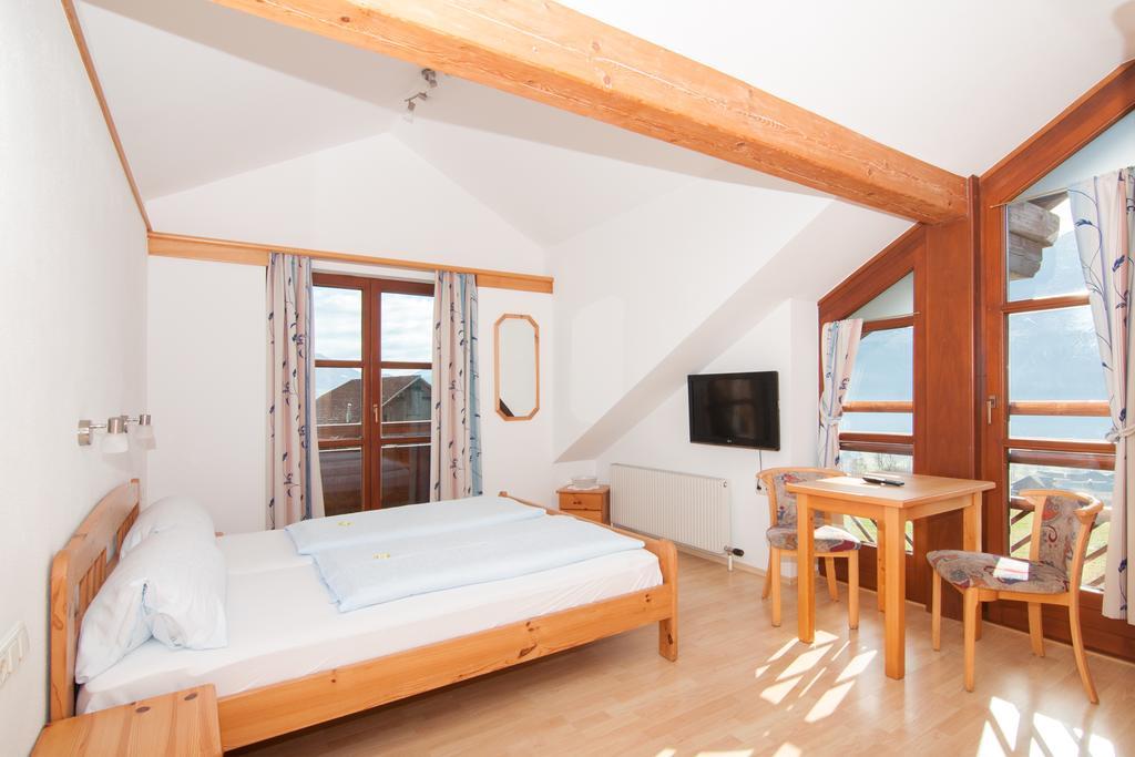 Restaurant - Cafe - Pension Hassler Berg im Drautal Buitenkant foto