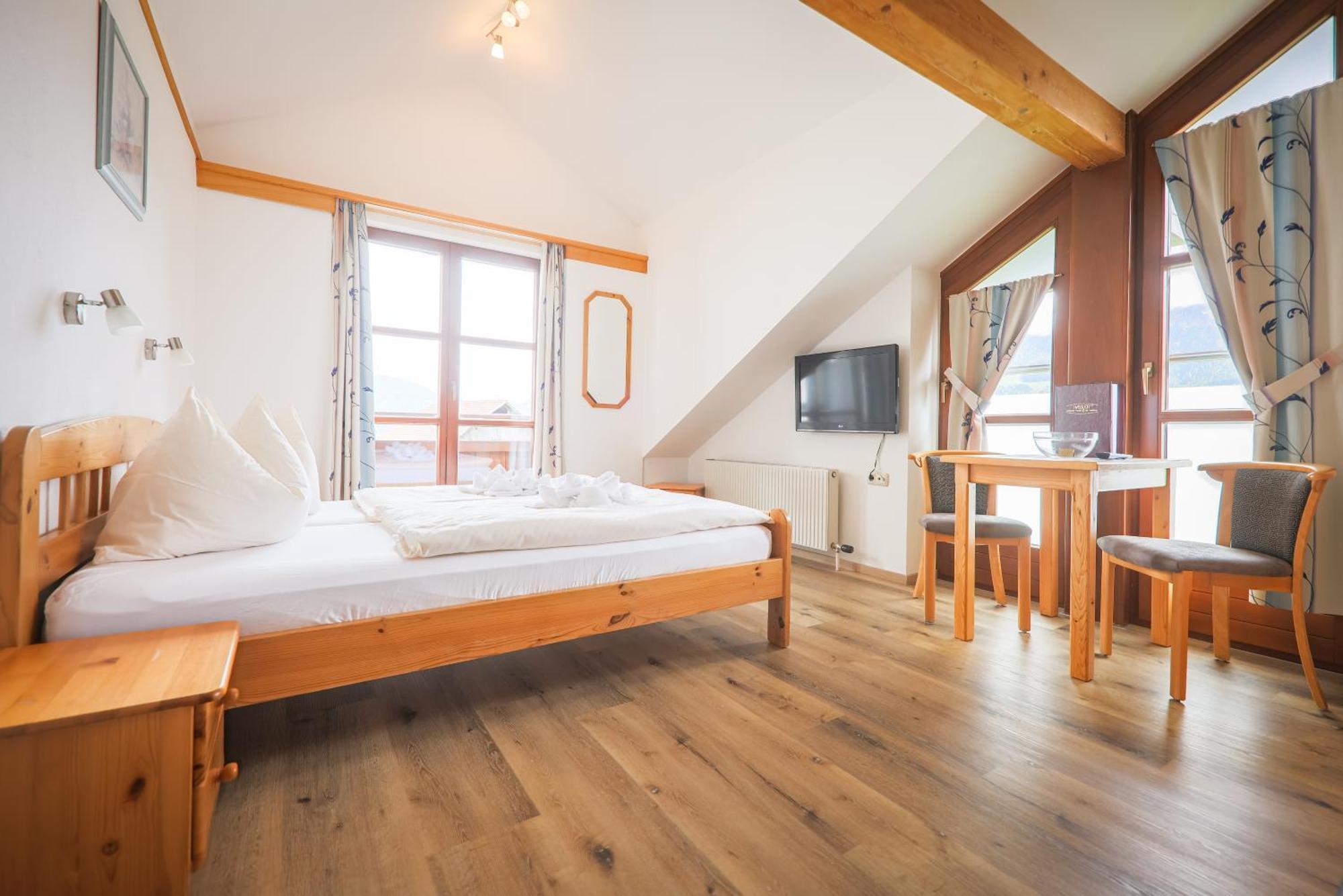 Restaurant - Cafe - Pension Hassler Berg im Drautal Buitenkant foto