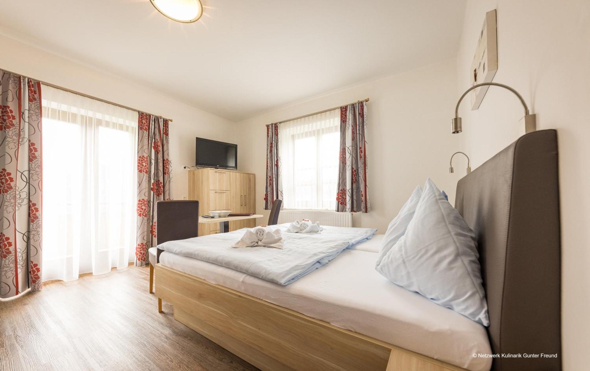 Restaurant - Cafe - Pension Hassler Berg im Drautal Buitenkant foto