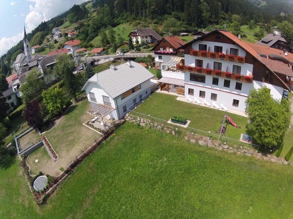 Restaurant - Cafe - Pension Hassler Berg im Drautal Buitenkant foto