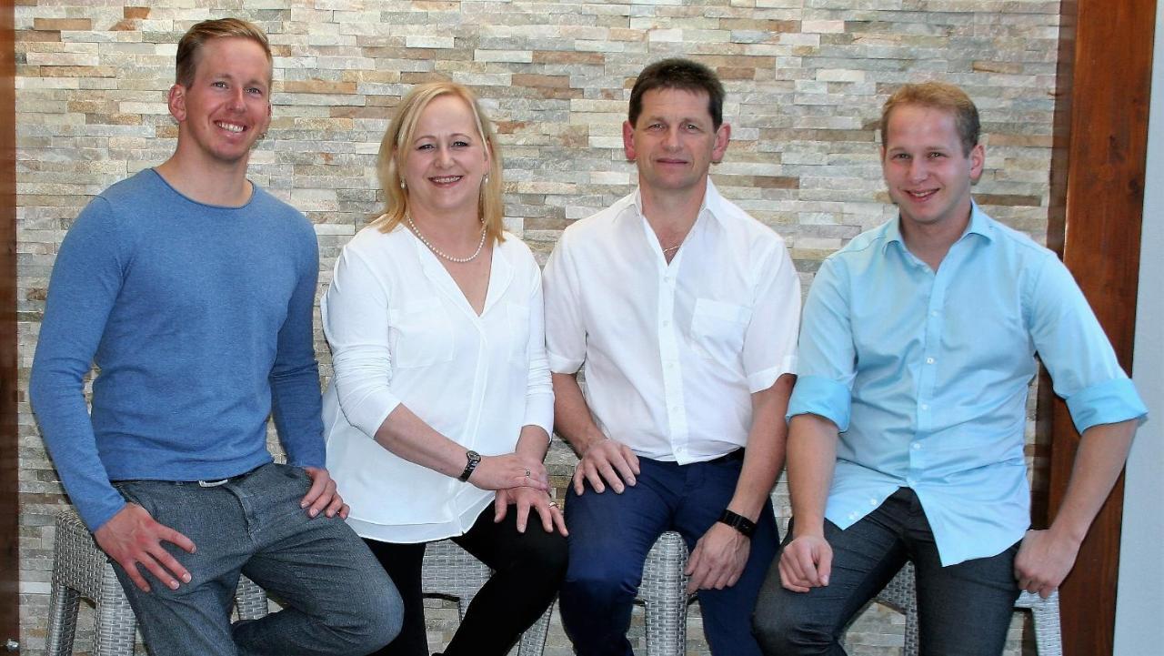 Restaurant - Cafe - Pension Hassler Berg im Drautal Buitenkant foto