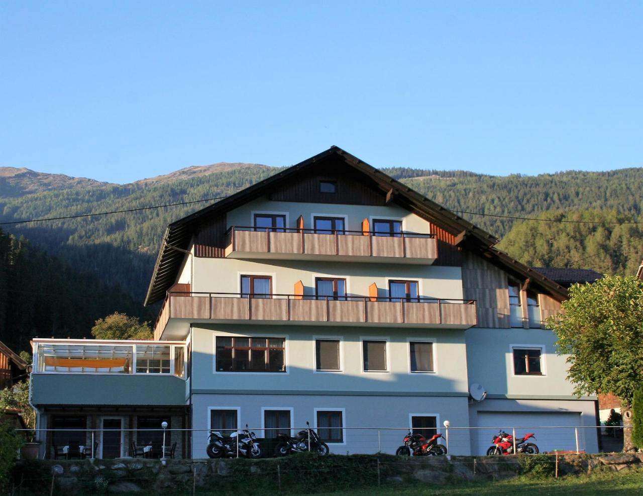 Restaurant - Cafe - Pension Hassler Berg im Drautal Buitenkant foto